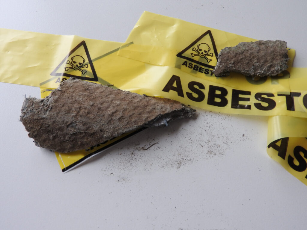Wat is asbest en wanneer is het gevaarlijk?
