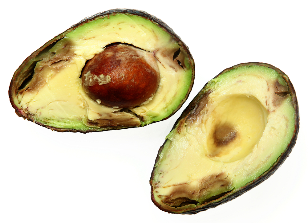 Waarom een avocado bruin wordt. Stop met knijpen!