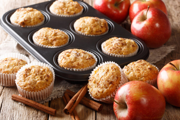 Appel muffins met gember bakken